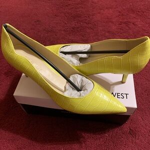 New Nine West Pump 8M Yellow